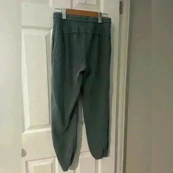 Aerie the chill jogger size xs oversized with drawstring green color - Picture 2 of 7